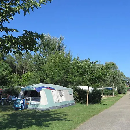 Avec Clim - 5 Pers. - Api-1-52-2858 Campsite